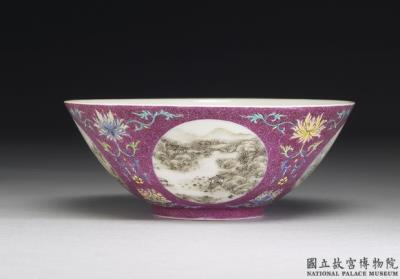 图片[2]-Pair of soup bowls in yang-ts’ai enamels with incised red ground pattern of flower brocade and landscape décor 1743 (Ch’ien-lung reign)-China Archive